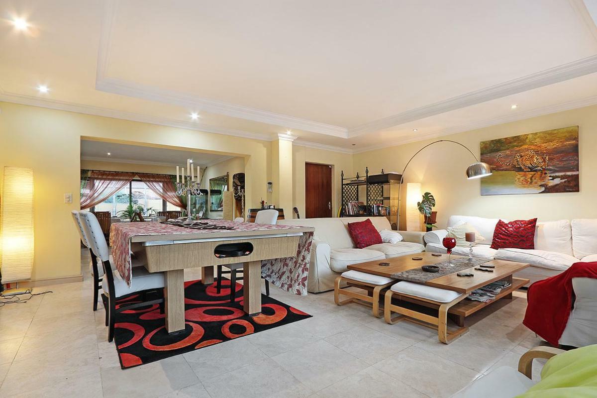 Natalie Guesthouse Блуберґстранд Екстер'єр фото